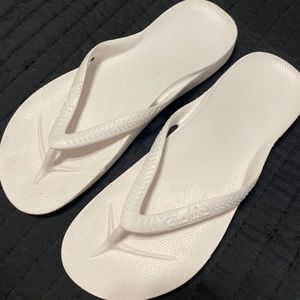 Archie’s flip flop